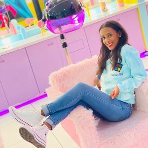 Meet your Posher, Almaz